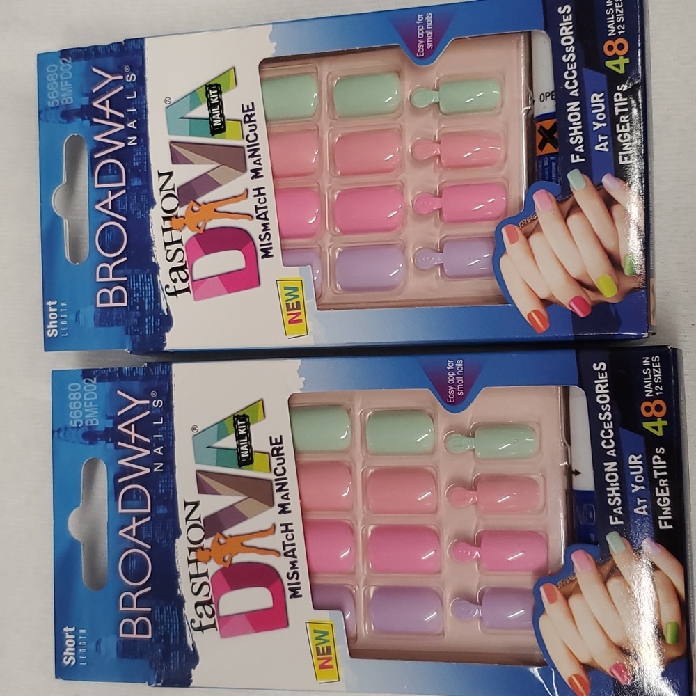 2 NEW Glue on Spring Easter Fake Broadway Nails